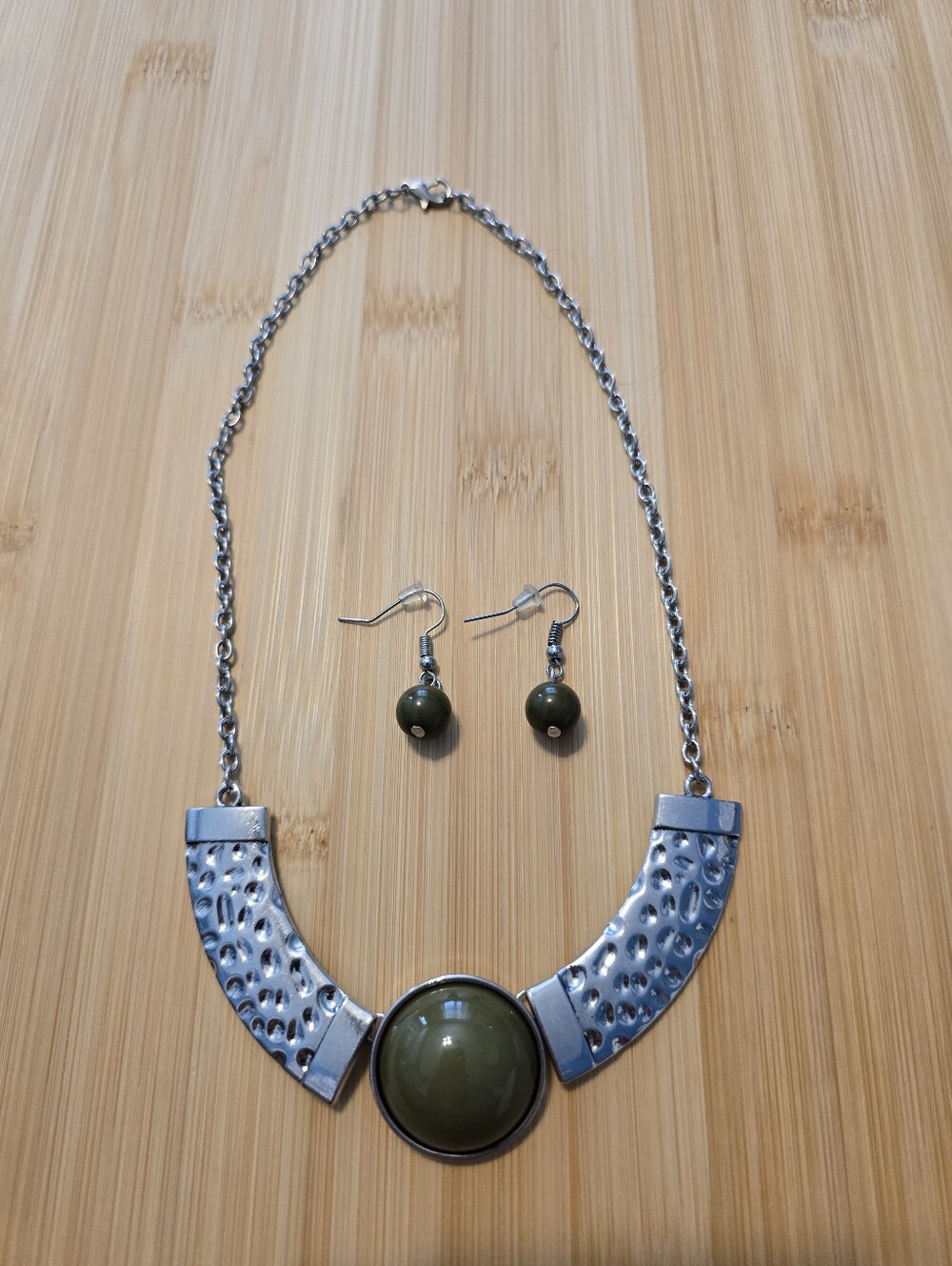 💥Egyptian Spell Olive Green Stone Hammered Silver Collar Necklace Set